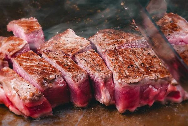 Bò Kobe nướng – Đỉnh cao của sự đơn giản và tinh tế