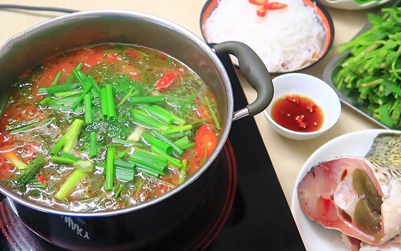 Cách Nấu Lẩu Cá Thu Chua Cay Đậm Đà
