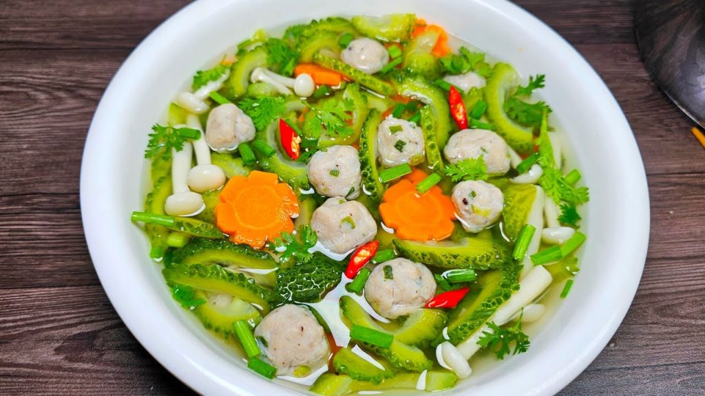 Canh Khổ Qua Cá Thát Lát: Thanh Mát, Bổ Dưỡng Cho Cả Gia Đình
