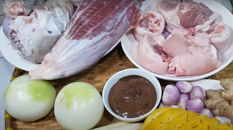 Chuẩn Bị Nguyên Liệu – Nền Tảng Của Một Tô Bún Bò Huế Hoàn Hảo