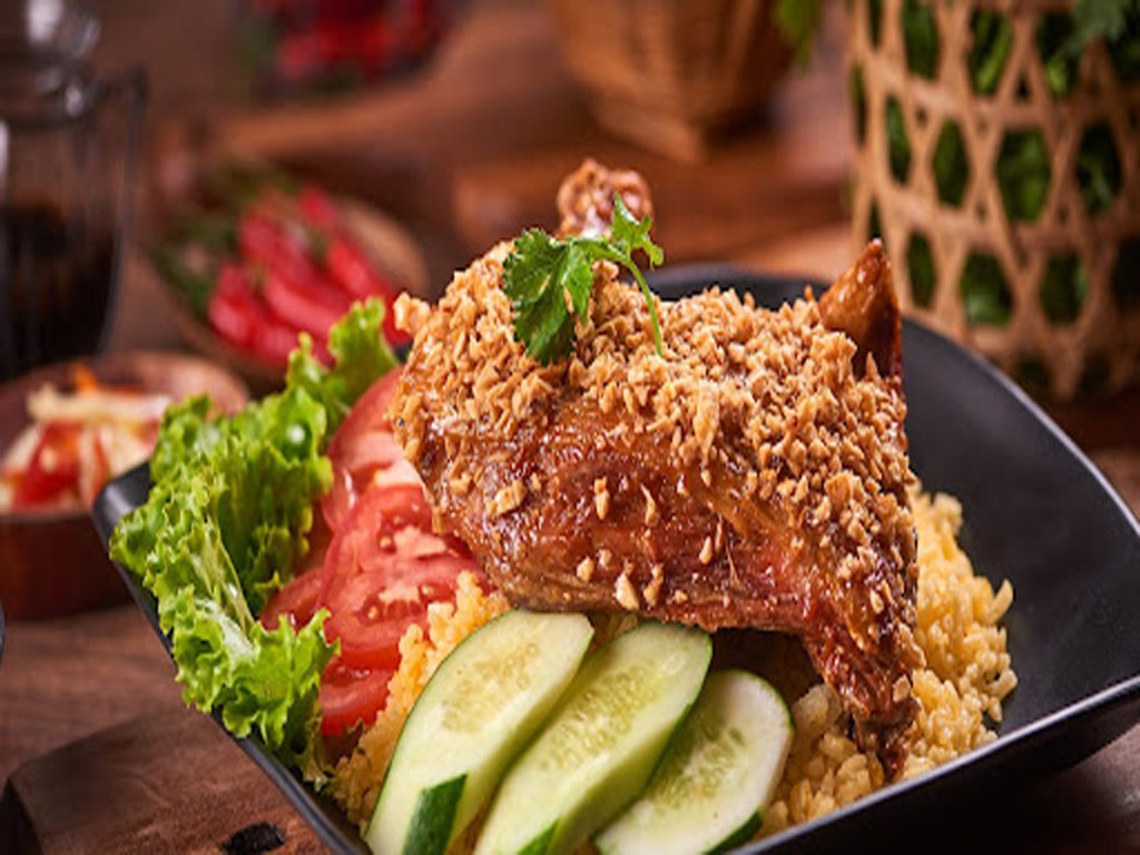 Cơm gà xối mỡ cần những nguyên liệu sau: