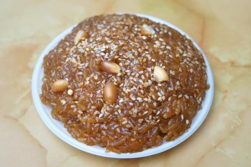 Công Thức Chè Mật Mía Truyền Thống: Chè Nếp Mật Mía (Chè Con Ong)