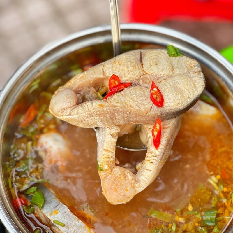 Hướng Dẫn Các Bước Chế Biến Lẩu Cá Hú Chua Cay Đơn Giản Tại Nhà