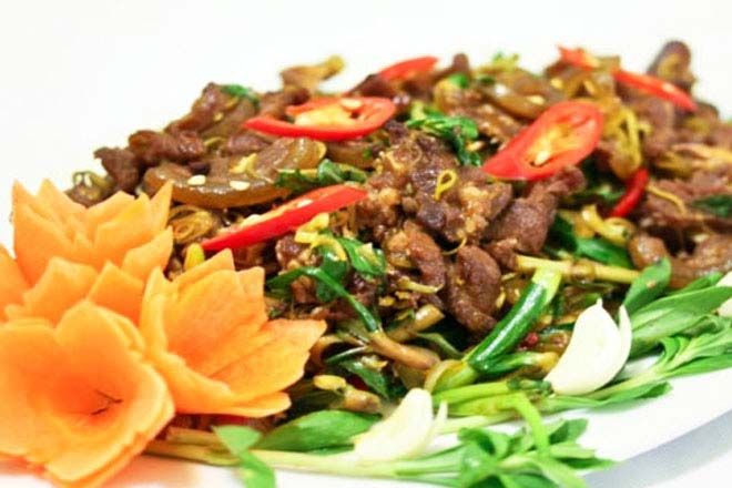 Lợn Rừng Xào Lăn – Đậm Đà Vị Cà Ri Nước Cốt Dừa
