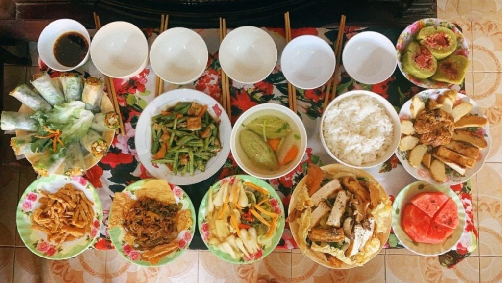 Mâm Cỗ Chay Ngày Giỗ: Sự Tinh Khiết Và Thanh Đạm