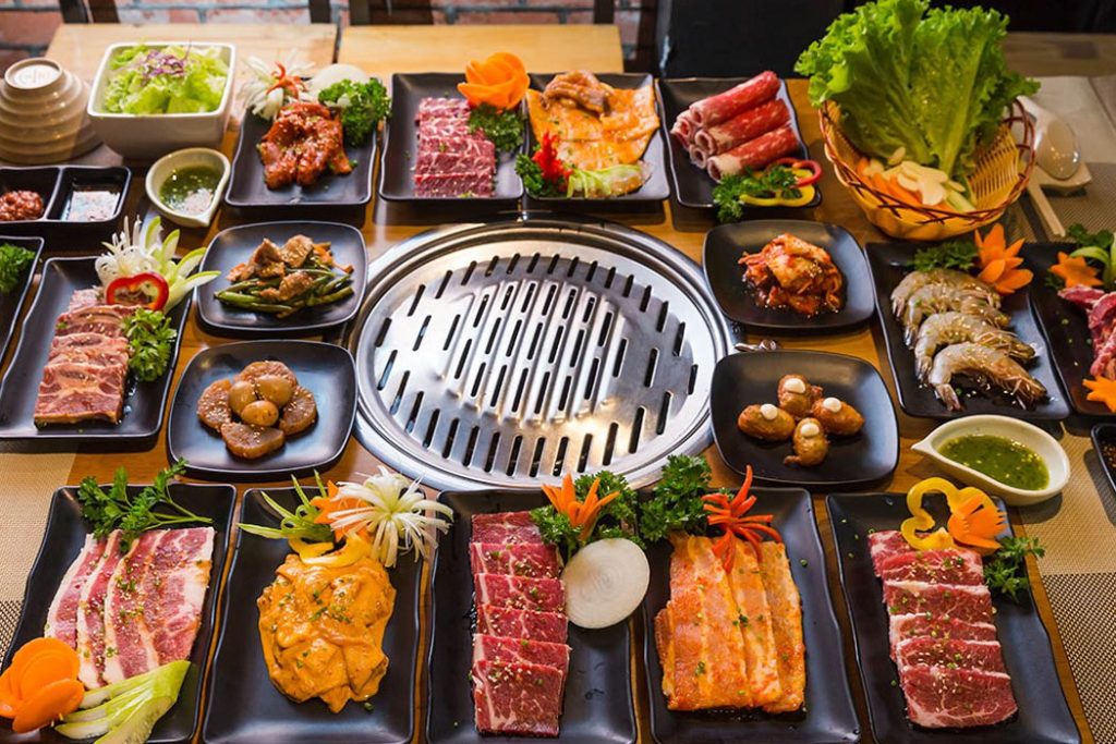 Thịt Nướng Và Lẩu: Ấm Lòng Giữa Đêm Sài Gòn